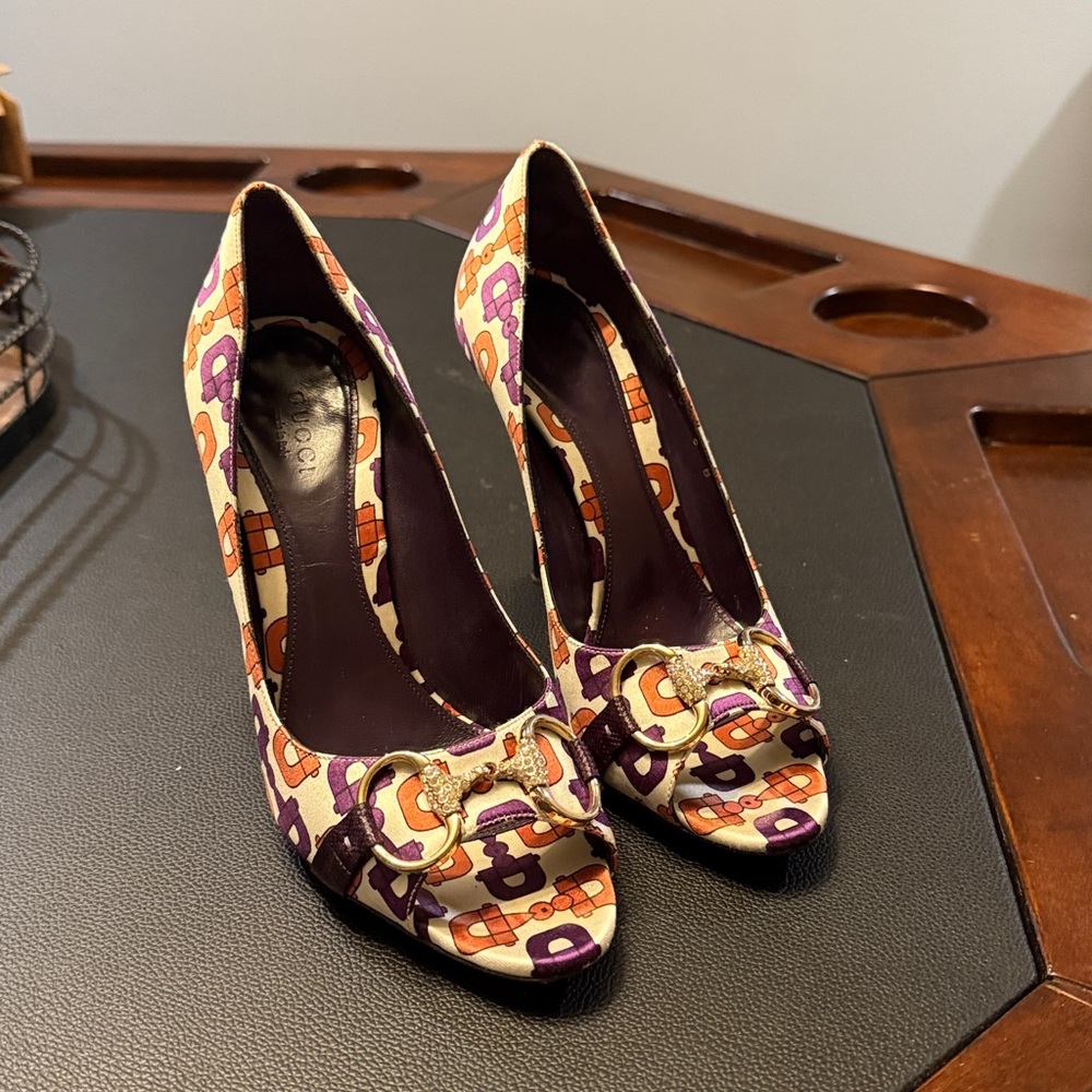 Colorful Peep Toe Heels with Bow Accent sz 6 like new